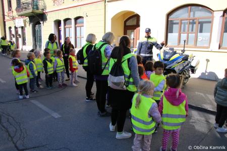 Tudi otroci kamniških šol in vrtcev so bili danes trajnostno povezavi  (24)